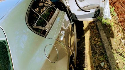 Scrap car, Uxbridge, England