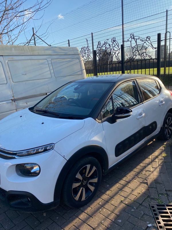 2017 citroen c3 flair puretech s s 2 of 2